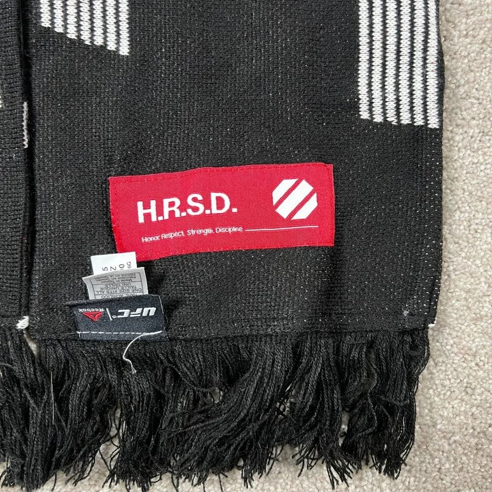 Reebok Unisex One Size Black White Knit Winter Fringe MMA Fan UFC Logo Scarf NWT